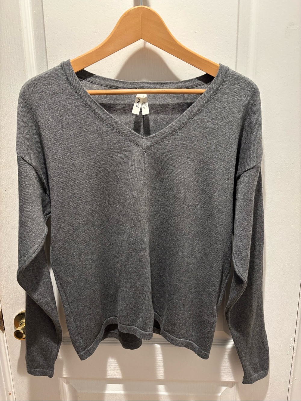 NWOT Pact Organic Cotton V-Neck Long Sleeve Sweater in Gray